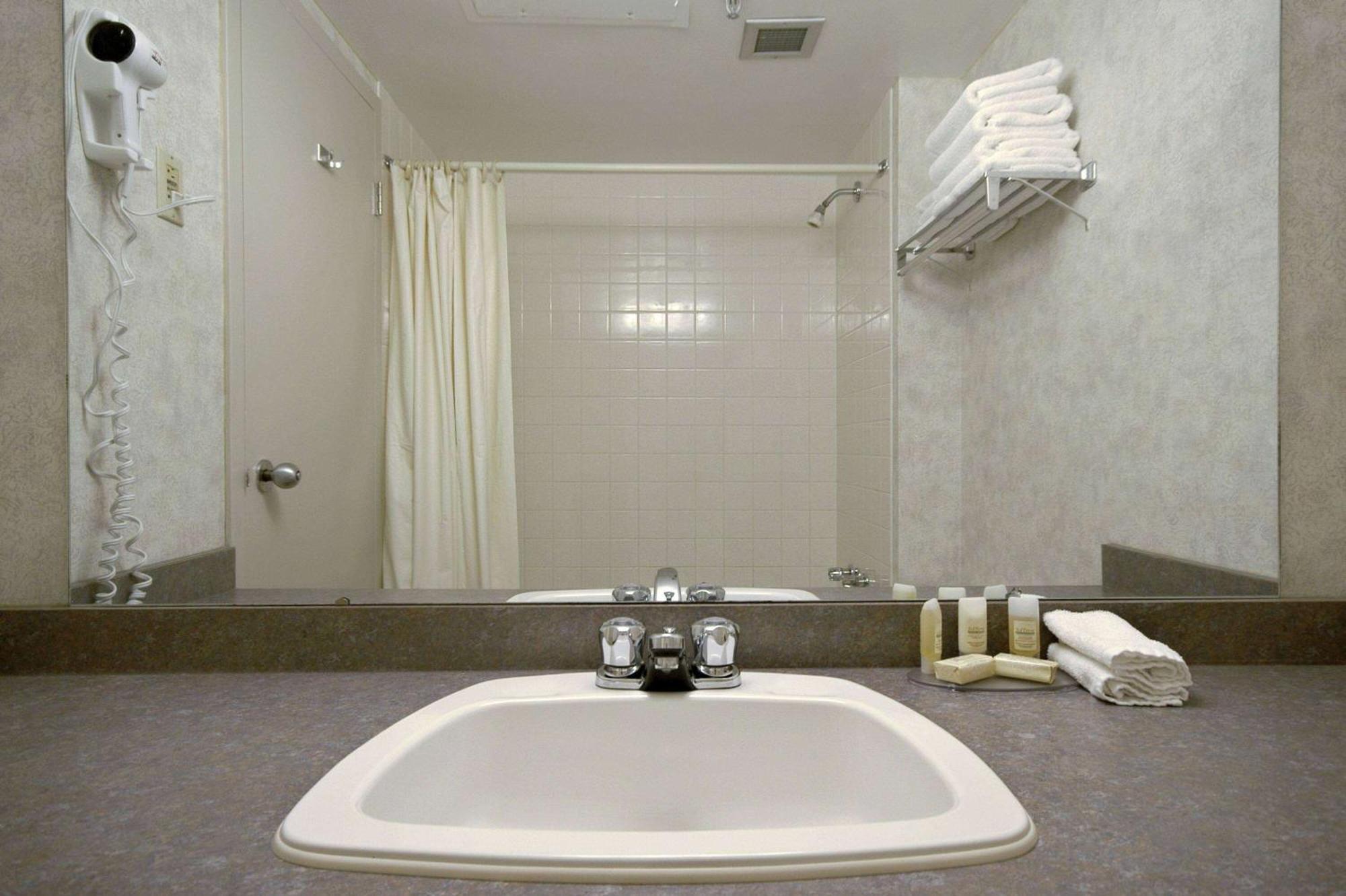 Howard Johnson By Wyndham Portage La Prairie Luaran gambar